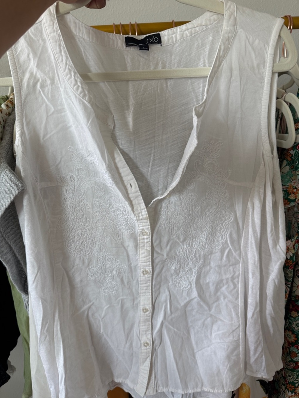 Oxo White Sleeveless Embroidered Button-Down Top
